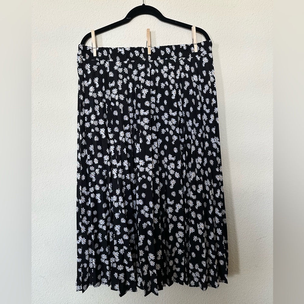 Pull on Daisy print pleated skirt - XXL